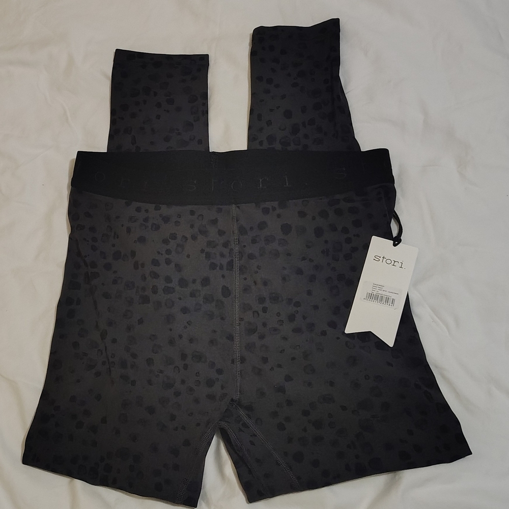 Storia Black Leggings High-Waisted Stretchy Fit